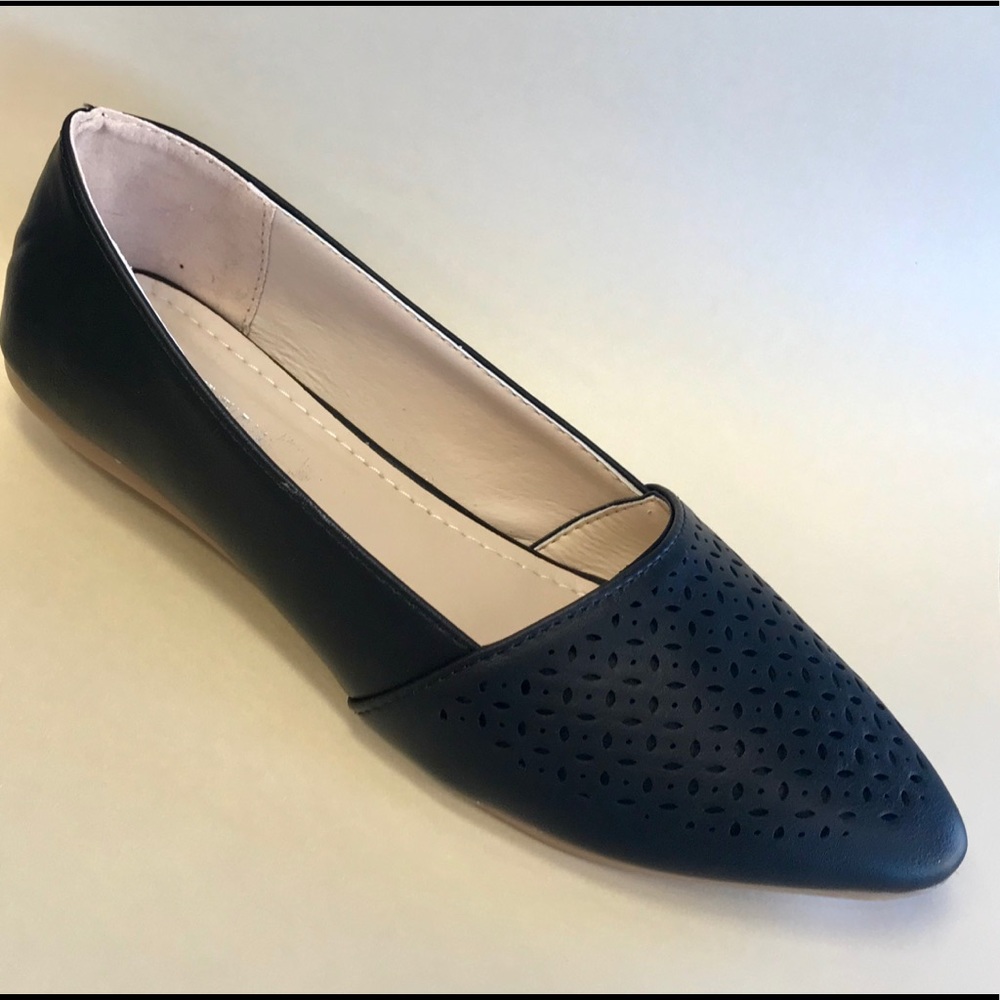 Pointy-toe Flats